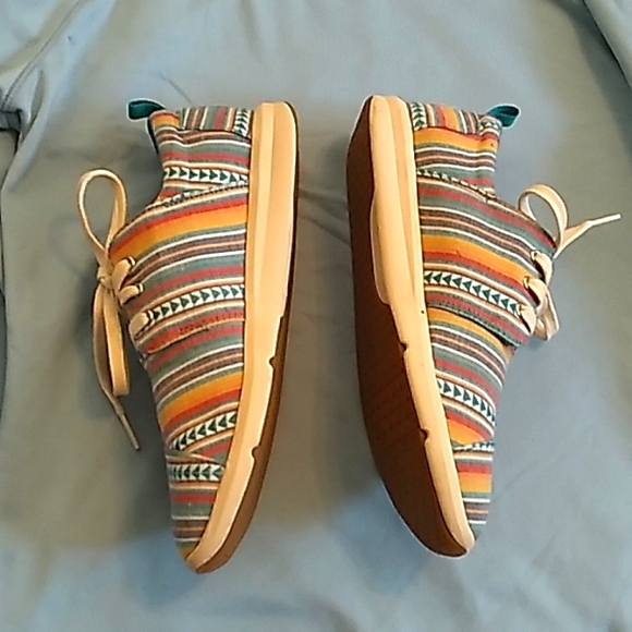 Women's Toms striped shoes size 7.5. Very good condition! - Picture 3 of 8